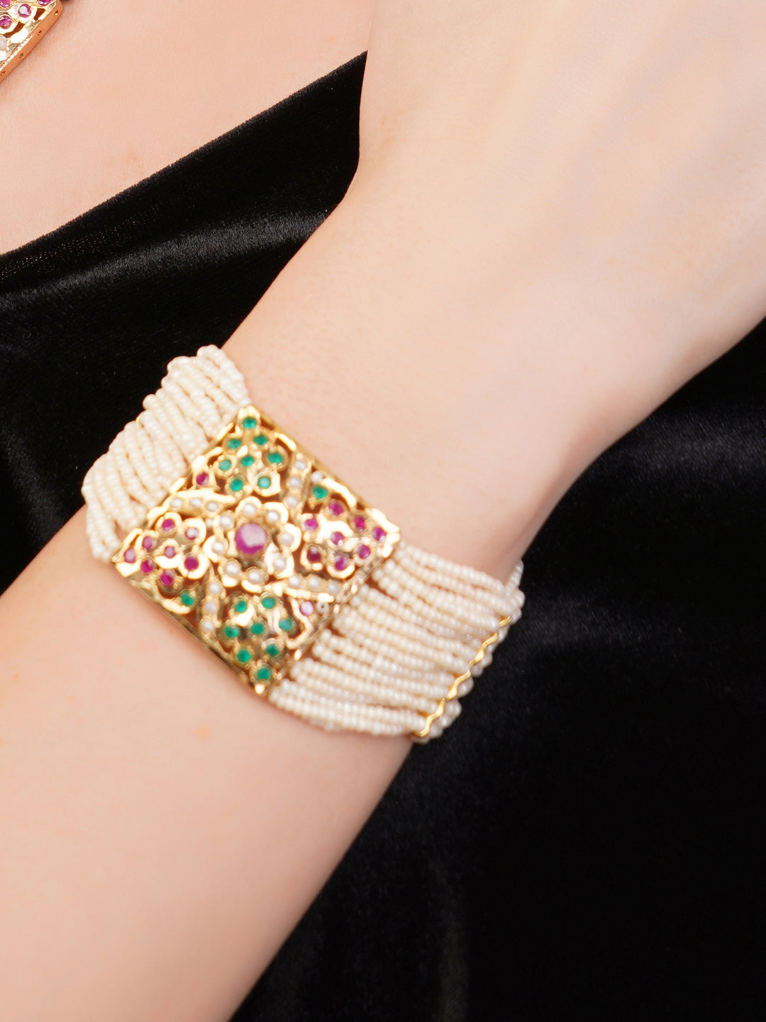 Jadau bracelet with Pearl Layers