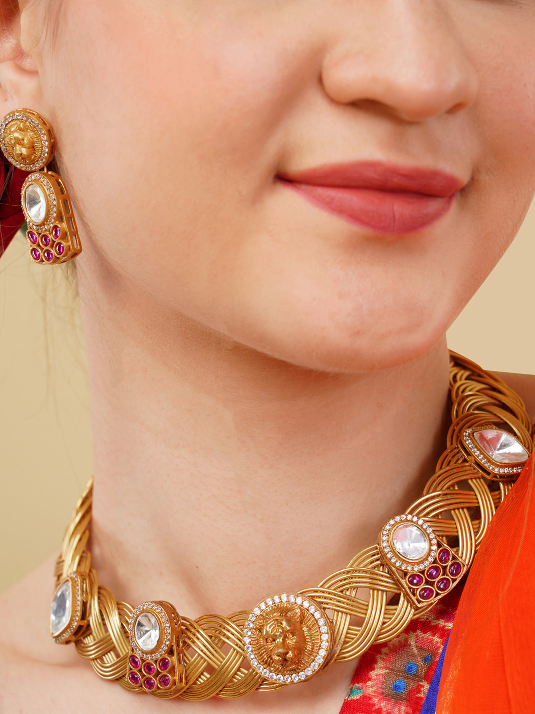 Tiger shape inspired choker with earrings having moissanite stones